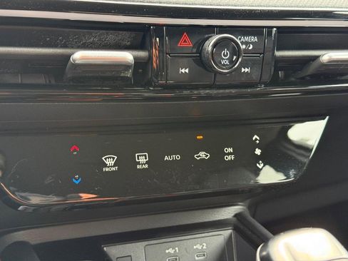 Used 2025 Nissan Kicks SR image 16