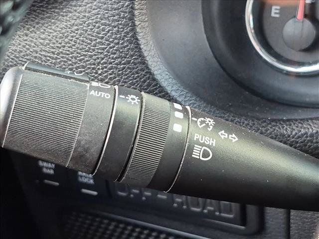 Used 2011 Jeep Wrangler Unlimited Rubicon w/ Connectivity Group AWD/4WD image 13