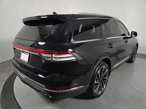 Certified 2023 Lincoln Aviator Reserve w/ Equipment Group 201A image 4