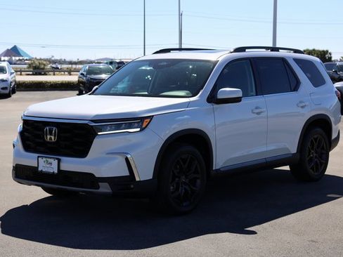 New 2025 Honda Pilot Touring image 3