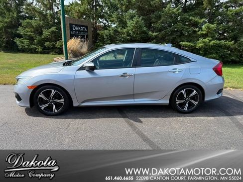 Used 2016 Honda Civic Touring image 1