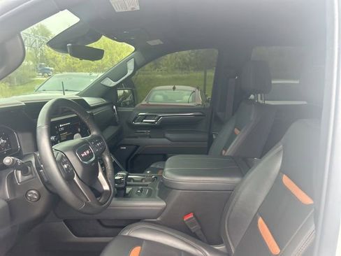 Used 2025 GMC Sierra 1500 AT4 w/ AT4 Premium Package AWD/4WD image 10