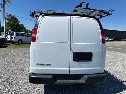 Used 2020 Chevrolet Express 2500 RWD image 10