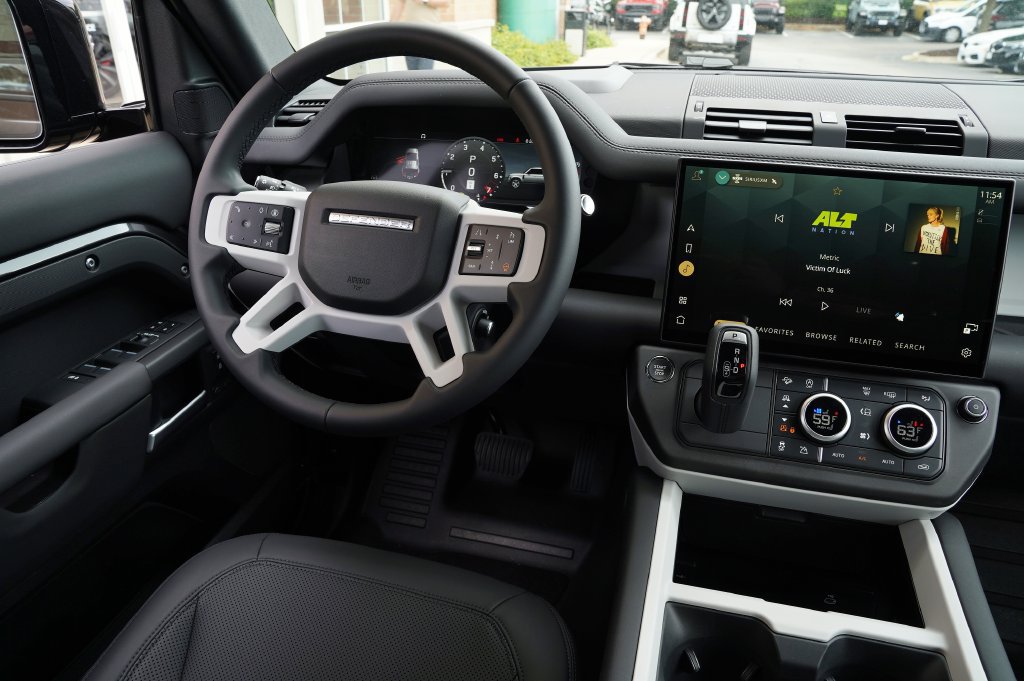 Used 2026 Land Rover Defender 110 X-Dynamic SE AWD/4WD image 14