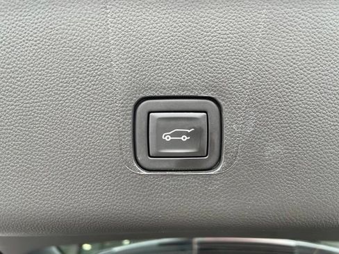 Used 2023 Chevrolet Traverse RS AWD/4WD image 33