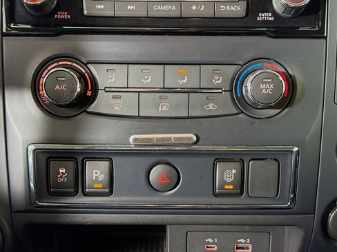 Used 2022 Nissan Titan SV w/ Accessory Utility Package image 17