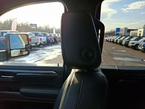 Used 2024 GMC Sierra 3500 AT4 w/ AT4 Premium Plus Package image 17