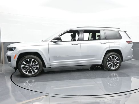 Used 2024 Jeep Grand Cherokee L Overland image 2
