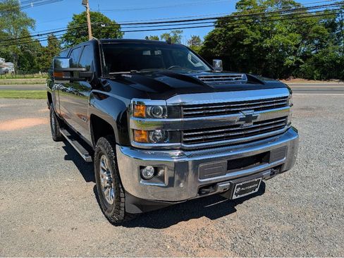 Used 2019 Chevrolet Silverado 2500 LTZ w/ Duramax Plus Package AWD/4WD image 3