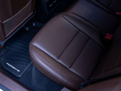 Certified 2025 Porsche Macan Electric image 30