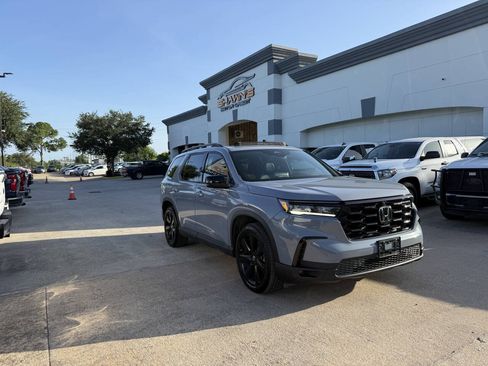 Used 2025 Honda Pilot Black Edition image 45