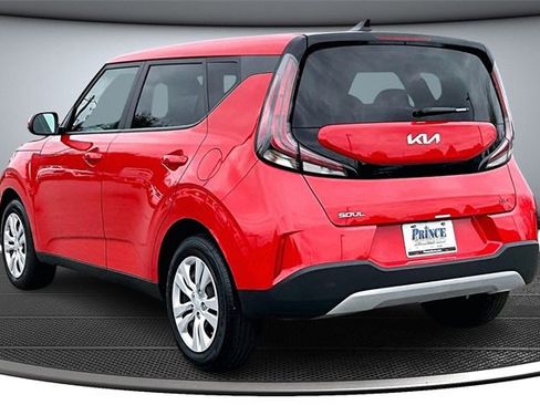 Used 2025 Kia Soul LX image 4