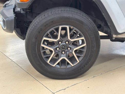 Used 2025 Jeep Wrangler Unlimited Sahara AWD/4WD image 30