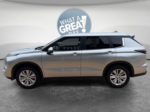 Used 2025 Mitsubishi Outlander ES AWD/4WD image 7