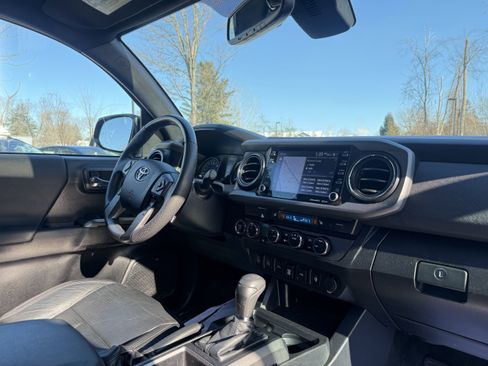 Used 2021 Toyota Tacoma TRD Off-Road w/ TRD Premium Off Road Package image 38