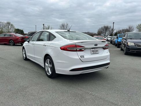 Used 2017 Ford Fusion SE w/ Equipment Group 201A FWD image 5