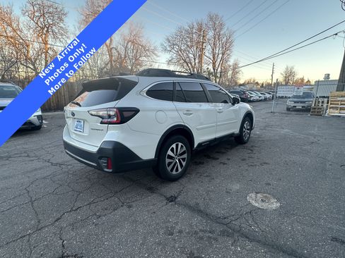 Used 2021 Subaru Outback Premium image 5
