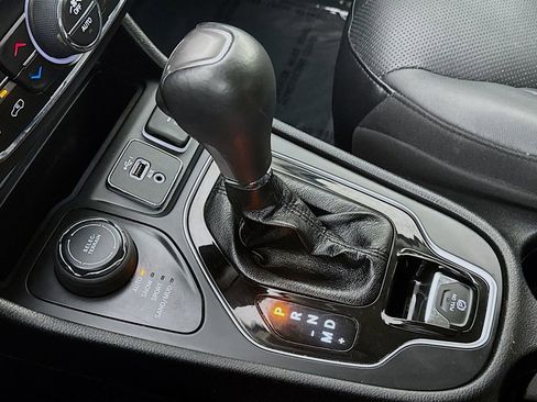 Used 2019 Jeep Cherokee Limited AWD/4WD image 20