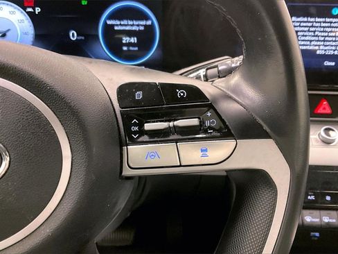 Used 2023 Hyundai Elantra Limited image 16