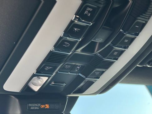Used 2022 Porsche Macan AWD/4WD image 22