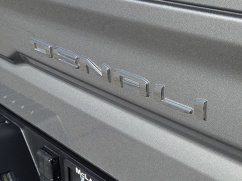 Used 2024 GMC Sierra 1500 Denali w/ Technology Package AWD/4WD image 8