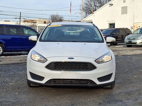 Used 2016 Ford Focus SE image 2