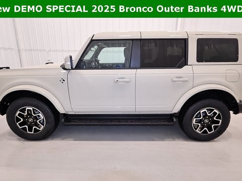 New 2025 Ford Bronco Outer Banks image 5