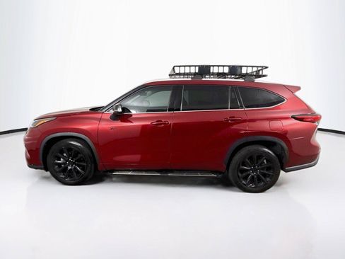 Used 2022 Toyota Highlander XLE FWD image 2
