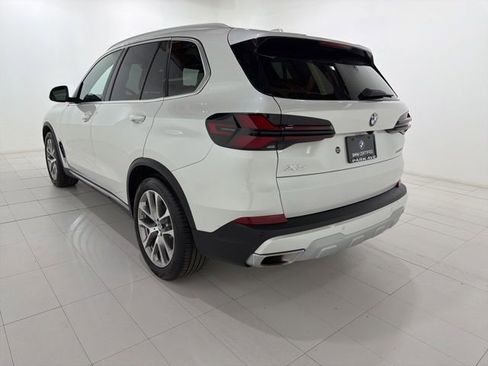 Certified 2024 BMW X5 xDrive40i w/ Premium Package AWD/4WD image 3