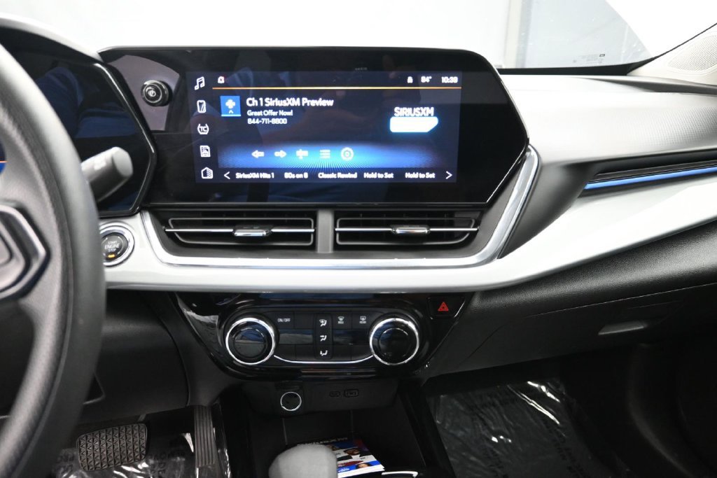 Used 2025 Chevrolet Trax LT FWD image 12