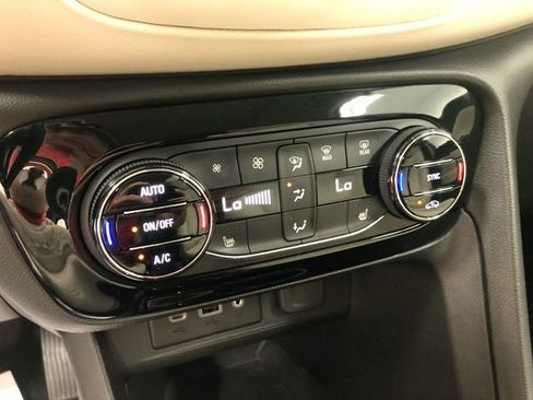 Used 2021 Buick Encore GX Essence w/ Experience Buick Package FWD image 25