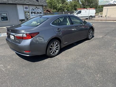Used 2017 Lexus ES 300h w/ Navigation System Package FWD image 7