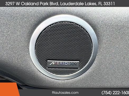 Used 2017 Land Rover Discovery HSE AWD/4WD image 18