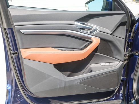 Used 2022 Audi e-tron Premium image 24