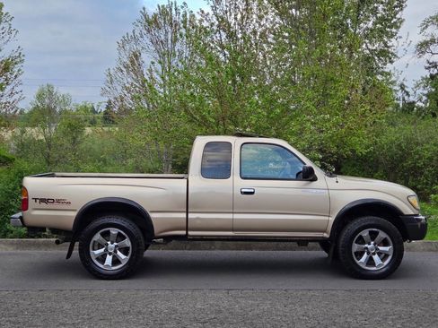 Used 2000 Toyota Tacoma PreRunner RWD image 7