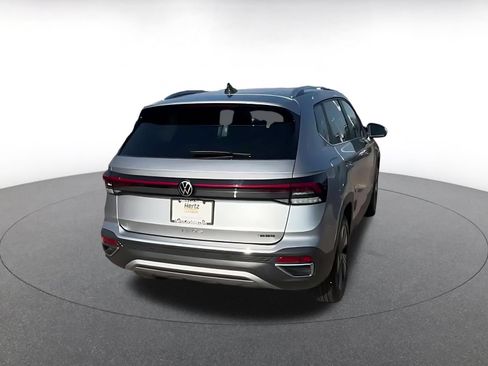 Used 2026 Volkswagen Taos SE AWD/4WD image 14