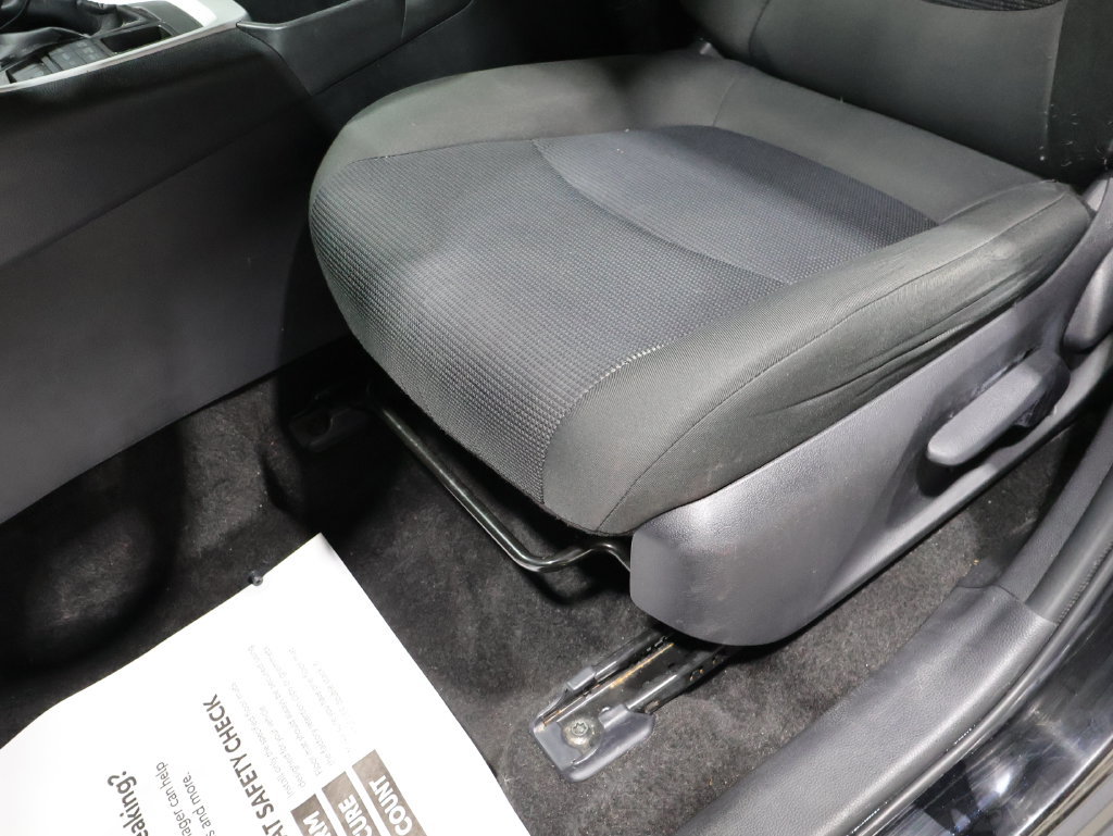 Used 2024 Toyota RAV4 LE AWD/4WD image 12