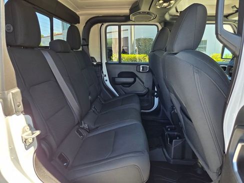 Certified 2021 Jeep Gladiator Sport AWD/4WD image 19