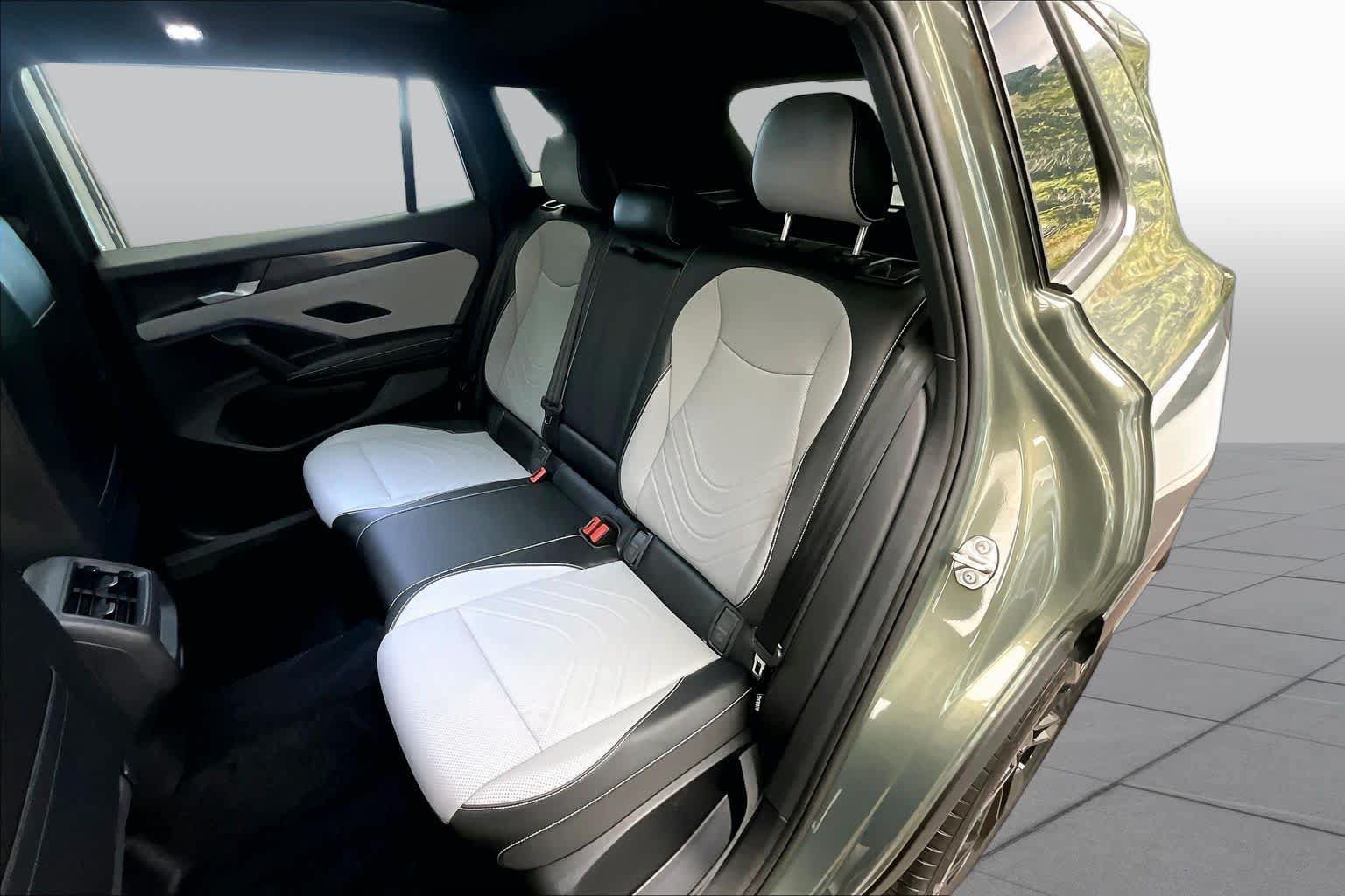 Used 2026 Volkswagen Tiguan SE R-Line FWD image 21