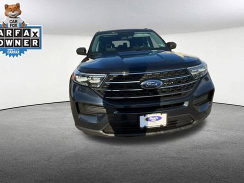 Certified 2023 Ford Explorer XLT image 3