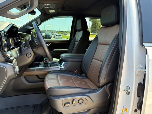 Used 2023 Chevrolet Silverado 1500 High Country w/ High Country Premium Package AWD/4WD image 26