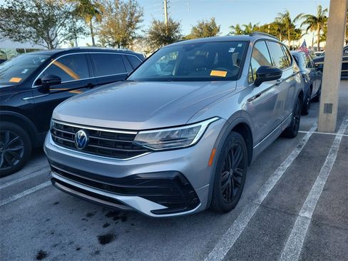 Used 2022 Volkswagen Tiguan SE R-Line image 2