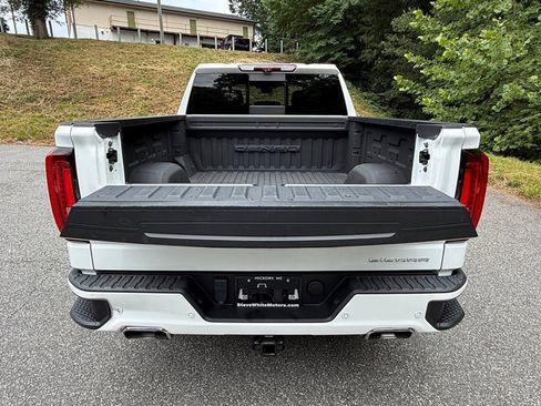 Used 2023 GMC Sierra 1500 Denali w/ Denali Reserve Package AWD/4WD image 9