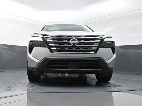 Used 2025 Nissan Rogue SV FWD image 32