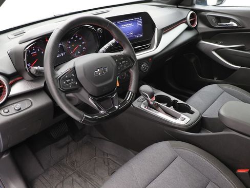 Used 2024 Chevrolet Trax RS w/ Sunroof Package image 14