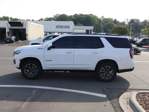 Used 2023 Chevrolet Tahoe Z71 w/ Luxury Package AWD/4WD image 19