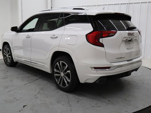 Used 2019 GMC Terrain Denali w/ Advanced Safety Package image 8
