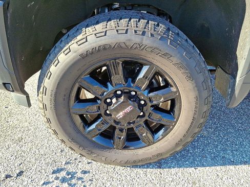 Used 2024 GMC Sierra 3500 AT4 w/ AT4 Premium Plus Package image 8