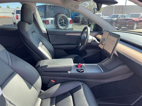 Used 2023 Tesla Model Y Performance AWD/4WD image 21