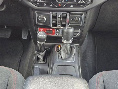 Used 2025 Jeep Wrangler Unlimited Rubicon image 17